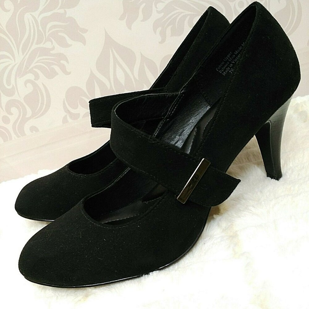 Coach And Four Black Pumps US Size 7.5 Vegan Faux Suede Heels Almond Toe